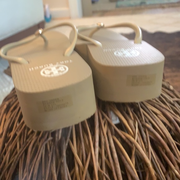 Flip flops nwot - Picture 3 of 4